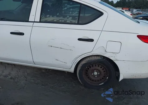 2014 Nissan Versa 1.6 S+ z USA, uszkodzony, nr VIN 3N1CN7AP3EL851709